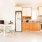 Nikogroup By The Sea 2 Apartman Políhrono